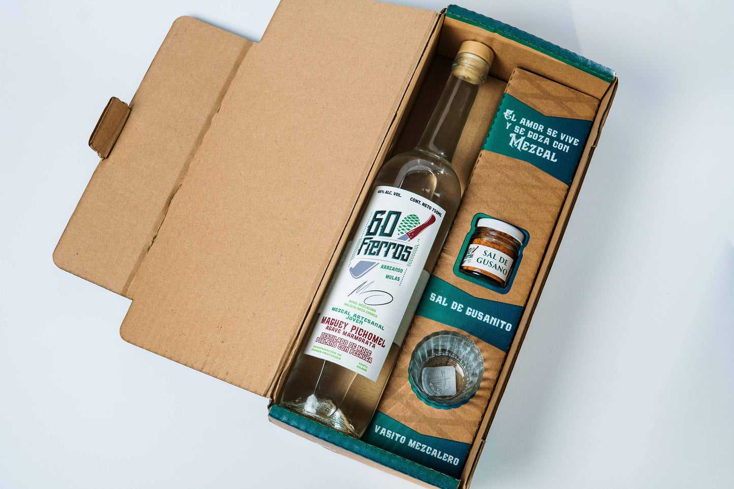 Kit mezcalero con Mezcal destilado de Mole Poblano
